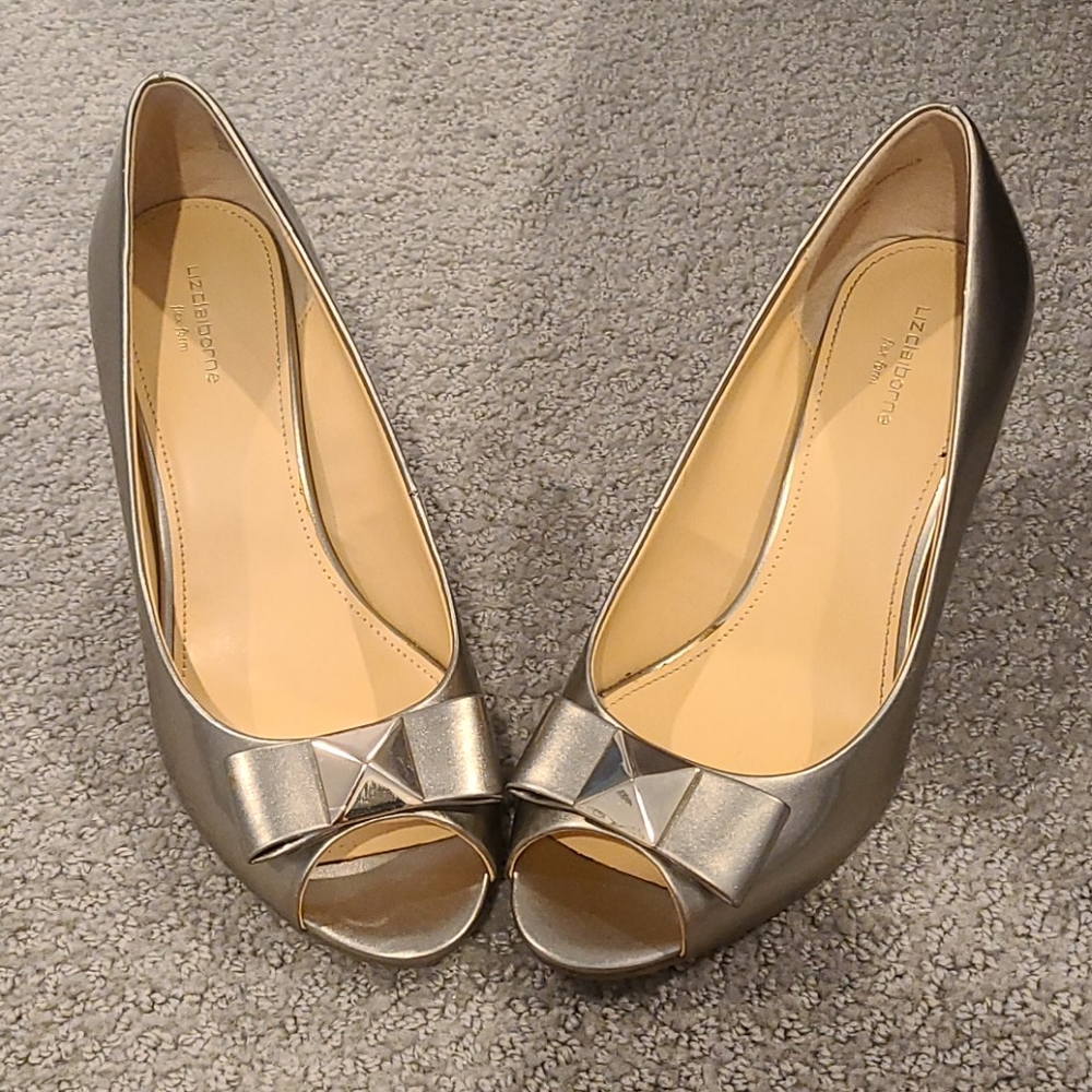 Gold peep toe pumps